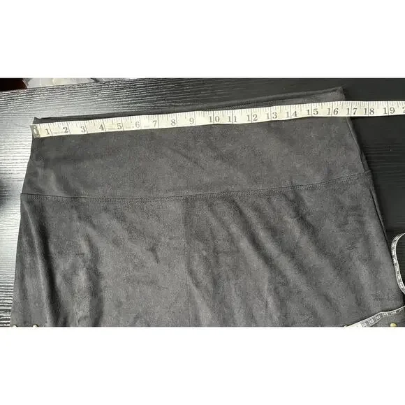 Boho/western style microsuede skirt with riveted details - Picture 4 of 8